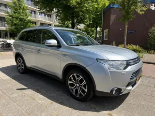 Mitsubishi Outlander 2.0 PHEV Executive Edition X-Line APK Plug-In Hybrid