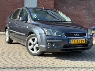 Ford Focus 1.6-16V Futura|AUTOMAAT|AIRCO|TREKHAAK|