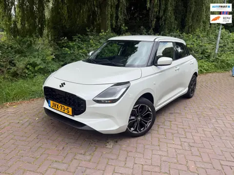 Suzuki SWIFT 1.2 Comfort Smart Hybrid 1 Eig. b.j.12-2024,5100 KM,Navi ,Camera,PDC