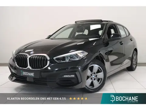 BMW 1-serie 118i High Executive Edition | Panoramadak | Camera | AppleCarplay AndroidAuto | Leder | 