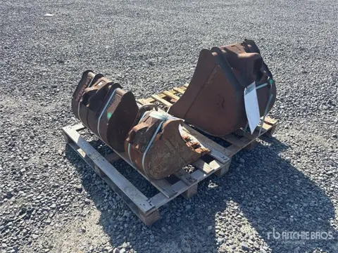 QUANTITY of (2) Q/C Digging Excavator Bucket