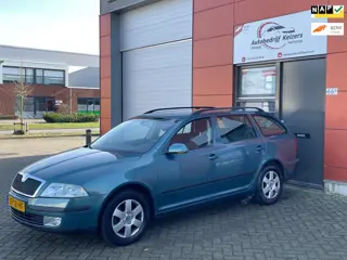 Skoda Octavia Combi 1.6 FSI Elegance APK AIRCO NAP CNTRL TREKHAAK