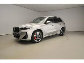 BMW X1 xDrive25e | M-Sportpakket | LED | HUD | Active cruise | Stoelverwarming | Sportstoelen | DAB 