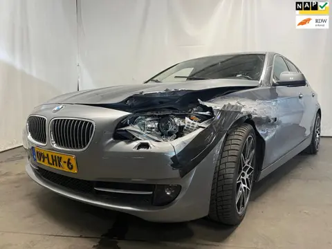 BMW 5-serie 528i High Executive - Frontschade - WOK status