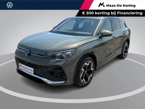 Volkswagen Tiguan 1.5eTSI/150PK R-Line · Panoramadak · Trekhaak · 360°Camera + Parkeersensoren · Gar