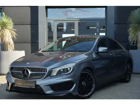 Mercedes-Benz CLA-Klasse 180 AMG 123pk Panoramadak/Navigatie/Stoelverwarming