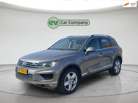 Volkswagen Touareg 3.0 TSI Hybrid Highline | Volleder | Automaat | 360 Camera | Elektrische stoelen 