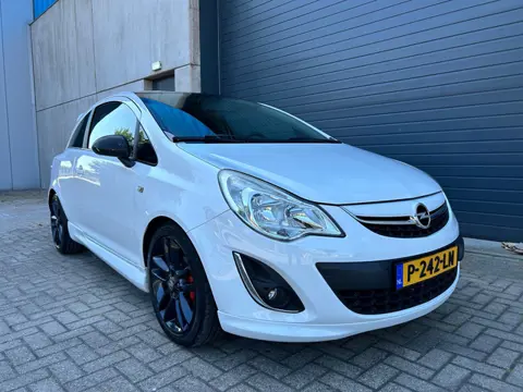 Opel Corsa 1.4i 16V Cosmo AIRCO PANO 2011