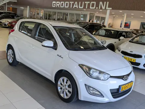 Hyundai i20 1.2i i-Deal Airco, Stuurbekrachtiging