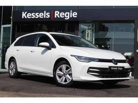 Volkswagen Golf Variant 1.5 eTSI Life | ACC | Stoel/Stuurverwarming | Ambient | Sensoren | LED | Car