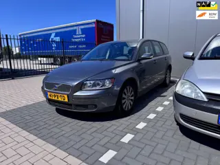 Volvo V50 2.4i Momentum | Automaat | Onderhoudhistorie | Airco | Cruise control | Half leder | 2 sle