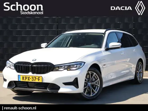BMW 3 Serie Touring 330e | Adap. Cruise | Elek.Trekhaak | Stoel-/Stuurverwarming | Carplay