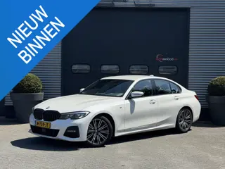 BMW 3-serie 330i High Executive M-Sport | Navigatie | Climate Control | Stoelverwarming | Parkeersen