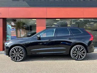 Volvo XC60 2.0 T6 Plug-in hybrid AWD Ultra Black Edition | Trekhaak | 22'' LMV | Head-Up | Keyless |