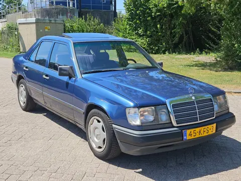 Mercedes-Benz 230 E automaat apk 25-03-2027