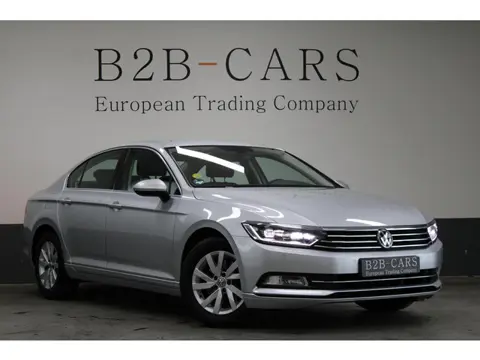 Volkswagen Passat 1.6 TDI Comfortline Business | LED | Navi | ACC
