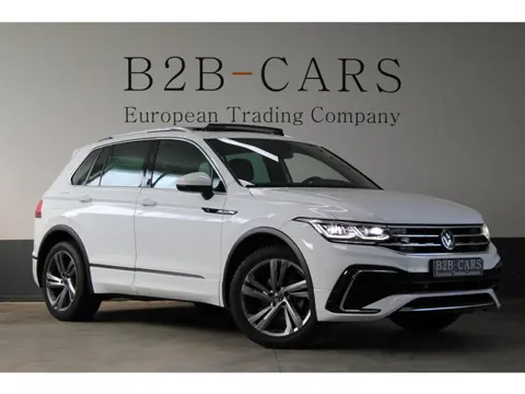 Volkswagen Tiguan 1.5 TSI R-Line | Panorama | Trekhaak | Matrix LED