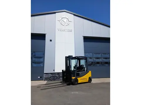 Jungheinrich Elctro! 2 ton met vorkenversteller Triplo.