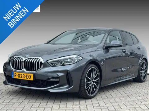 BMW 1-serie 118i High Executive M-PAKKET | NAVI | PDC | STOELVERWARMING | DEALDER ONDERH |