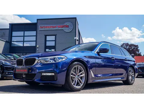 BMW 5-serie Touring 520i High Executive | M-pakket | Panorama | Elektrisch wegklapbare trekhaak | Ad