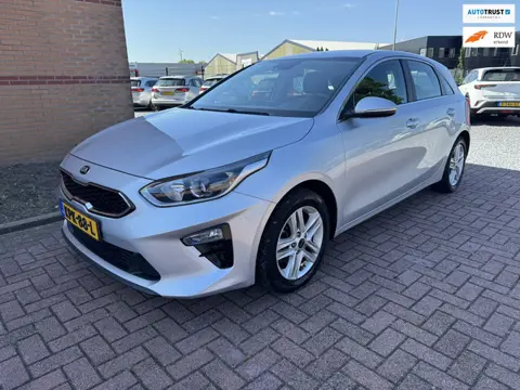 Kia Cee'd 1.6 CRDi DynamicLine, Euro 6, Marge, Apple Carplay, Hatchback