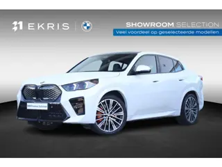BMW iX2 eDrive20 67 kWh M Sport Edition | SoH 100% | M Sportpakket Pro / Panoramadak / Trekhaak / St