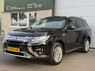 Mitsubishi Outlander 2.4 PHEV Pure Nap Carplay Keyless Camera Trekhaak Cruise Clima Nav