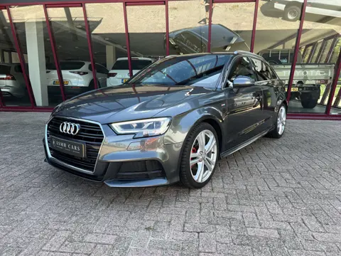 Audi A3 Sportback 35 TFSI S edition | Trekhaak | Cruise | Daytonagrijs | LED | Navi |