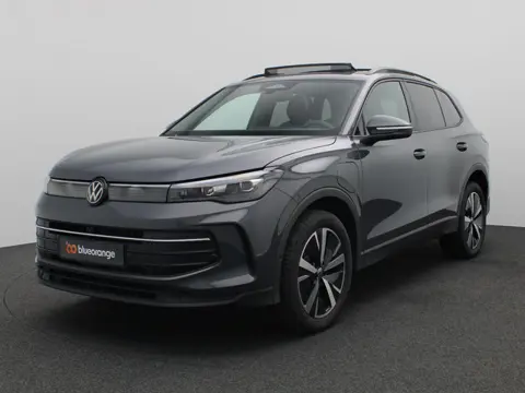 Volkswagen Tiguan 1.5 eHybrid Life Edition 204PK DSG Panoramadak, Trekhaak, 360gr. Camera, Donkere H