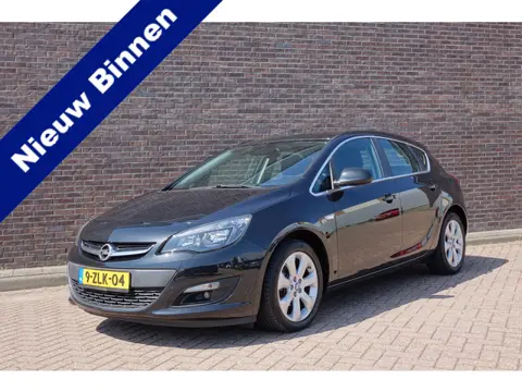 Opel Astra 1.4 Turbo Blitz, keurige auto, navigatie, sportvelgen, 5 deurs, zwart/zwart