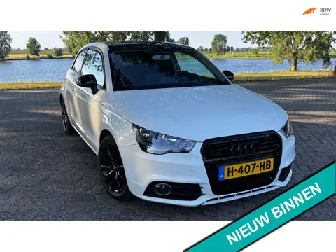 Audi A1 1.2 TFSI Attraction Pro Line NAVI PDC Stoelverwarming