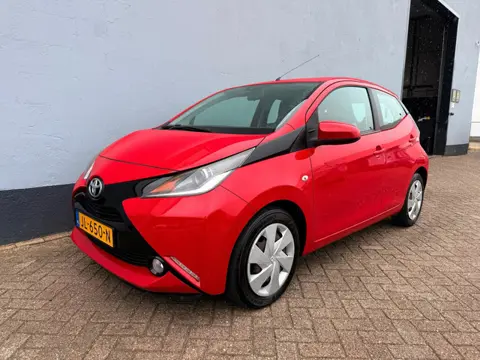 Toyota Aygo 1.0 VVT-i x-play - Airco - Achteruitrijcamera