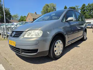 Volkswagen Touran 1.6-16V FSI Athene ( AUTOMAAT) A,P.K. Juli 2027