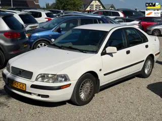 Volvo S40 1.8 Dealer Onderhouden Nieuwe Apk Automaat Eletrisch ramen Trekhaak Nette Auto