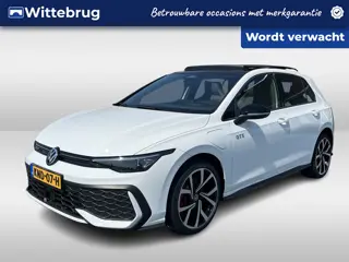 Volkswagen Golf 1.5 eHybrid GTE / FABRIEKSGARANTIE TM 9-2030/ 272 PK/ PANO/ BLACK STYLE/ ZWENKBARE T