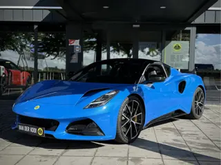 Lotus Emira 3.5 V6 First Edition Handgeschakeld 6 Bak  Zwart Dak LM velgen First Edition Alcantara b