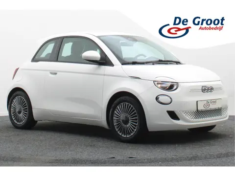 Fiat 500E Icon 42 kWh Virtual Cockpit, Cruise, Apple Carplay, Lane Assist, Climate, DAB, LED, 16''