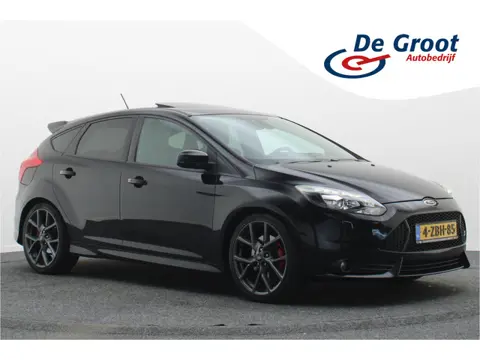 Ford Focus 2.0 EcoBoost ST-3 Recaro, Schuif-/Kanteldak, Camera, Xenon, Navigatie, PDC, 19"