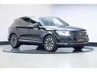 Volkswagen Touareg 3.0 TSi eHybrid 4MOTION | Pano | Stoelverwarming | SOH 98,2% |