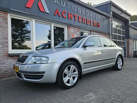 Skoda Superb 2.0 Business Edition Trekhaak! Airco/Clima! Nette Auto! NAP! Cruise Control! Carplay!
