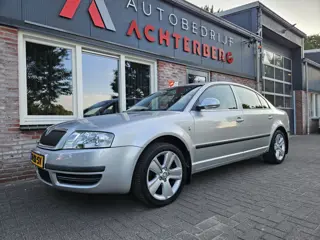 Skoda Superb 2.0 Business Edition Trekhaak! Airco/Clima! Nette Auto! NAP! Cruise Control! Carplay!