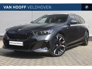 BMW i5 Touring eDrive40 M Sport / Panoramadak / Trekhaak / Parking Assistant Professional / Bowers &
