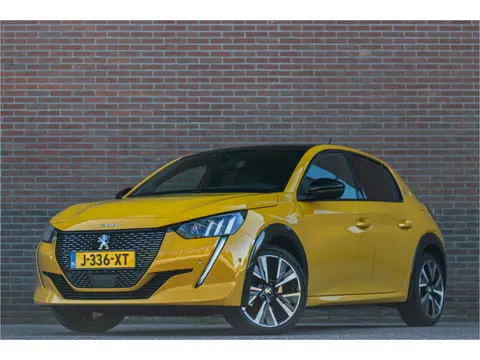 Peugeot 208 1.2 PureTech GT-Line, 1e eigenaar, Panoramadak, Keyless, Navigatie, Full LED, Camera, DA