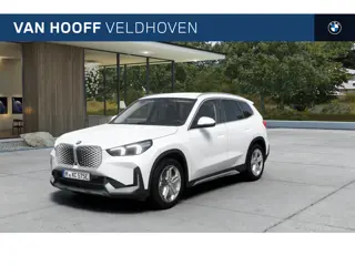 BMW iX1 eDrive20 xLine / Trekhaak / Achteruitrijcamera / Adaptieve LED / Comfort Access / Stoelverwa