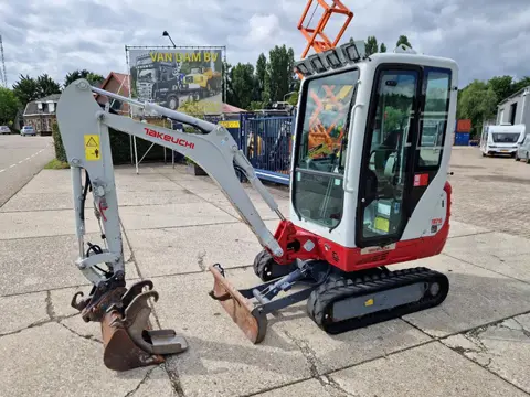 Takeuchi TB216 met 2089 uur (bj 2020)