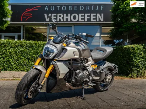 Ducati Tour Diavel 1260 S - KEYLESS GO - CRUISE CONTROL - 2 SLEUTELS - VOLLE TANK !