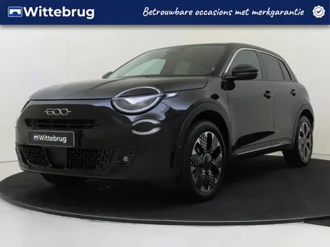 Fiat 600 1.2 Hybrid La Prima | Stoelverwarming | Elek. Achterklep | Camera | 136PK |