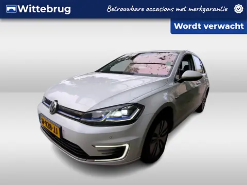 Volkswagen e-Golf E-DITION 136pk / LED / Navigatie / Camera / Climate Control / 16" LMV / Parelmoer 