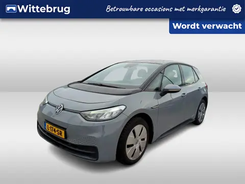 Volkswagen ID.3 Life 58 kWh 204pk / Navigatie / Parkeersensoren Voor & Achter / Stuur & Stoelverwarm