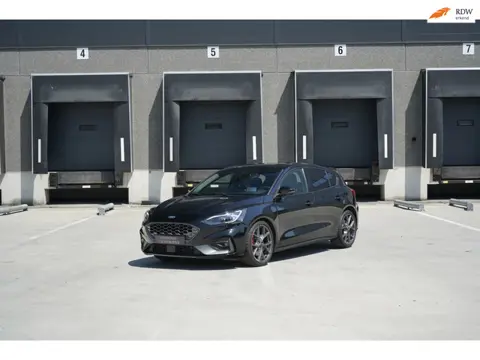Ford Focus ST-3 2.3 280pk HeadupD|B&O|blind spot|Apple Carplay|winterpack|parkeercamera|adaptive cru